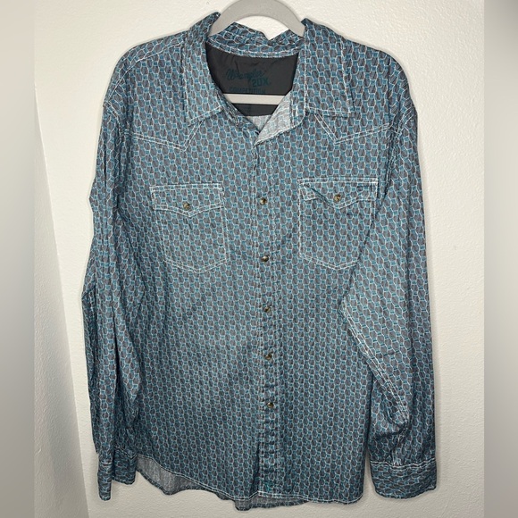 Wrangler Men’s Blue Casual Button Down Shirt with Geometric Pattern - Picture 1 of 6